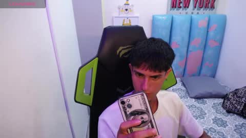 Akyra latin online show from 2, 4, 2026