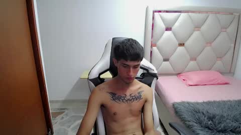 Akyra latin online show from 18, 4, 2026