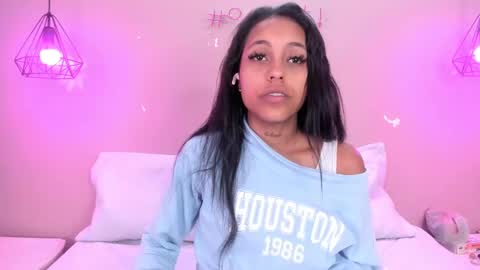 Snapshot of alahia_betancur chatting on 6, 3, 2025 Alahia  online show from 6, 3, 2025