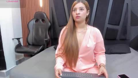 ALANA COX online show from 5, 10, 2025