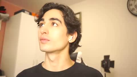 idenavarre online show from 15, 2, 2025