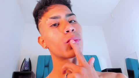 Snapshot of alannaughty_ chatting on 16, 1, 2025 alannaughty_ online show from 16, 1, 2025