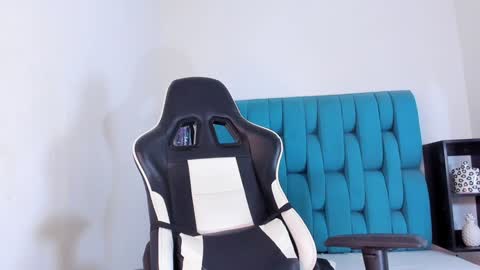 Snapshot of alannaughty_ chatting on 25, 1, 2025 alannaughty_ online show from 25, 1, 2025