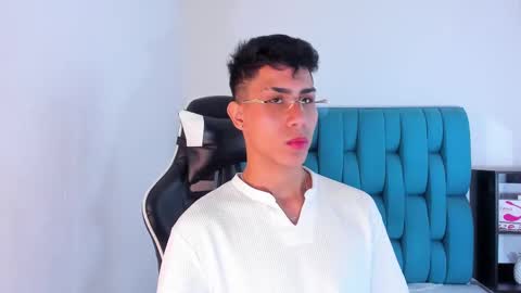 Snapshot of alannaughty_ chatting on 12, 2, 2025 alannaughty_ online show from 12, 2, 2025