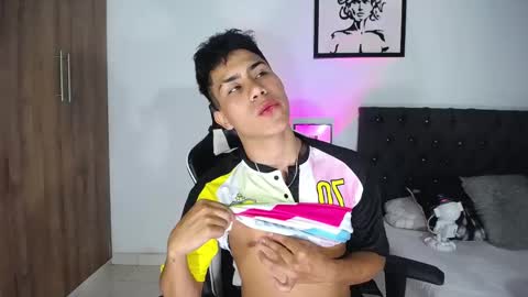 Snapshot of alannaughty_ chatting on 30, 10, 2025 alannaughty_ online show from 30, 10, 2025