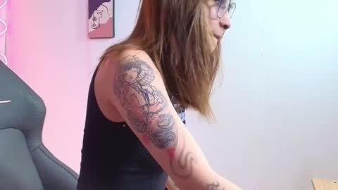 Snapshot of alaska_tay1 chatting on 30, 10, 2025 alaska_tay1 online show from 30, 10, 2025