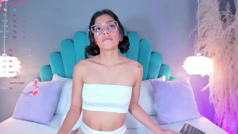 Alassia Hocthner online show from 7, 10, 2025