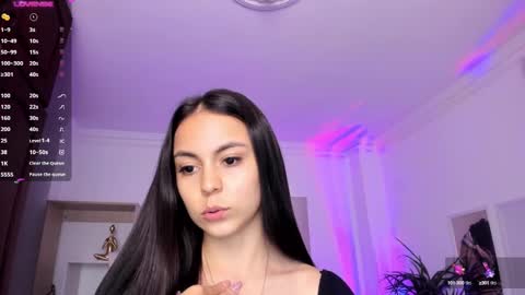 Alejandra online show from 1, 2, 2025