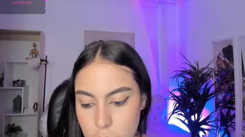 Alejandra online show from 7, 3, 2025