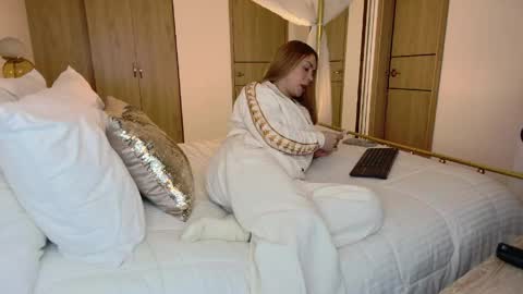 ALEJADOLLTS online show from 17, 4, 2026