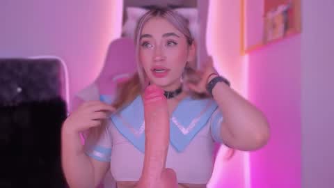 Snapshot of alejamillan1 chatting on 4, 2, 2026 night GTM -5 online show from 4, 2, 2026