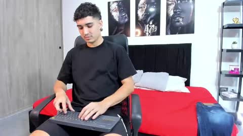 alejo_gray1 online show from 7, 2, 2026