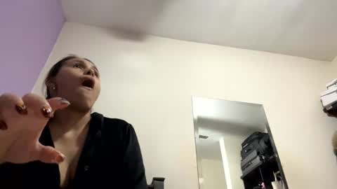 Snapshot of alenart chatting on 4, 11, 2025 alenart online show from 4, 11, 2025