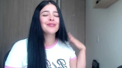 Snapshot of aleska__bell chatting on 8, 9, 2025 Aleska online show from 8, 9, 2025