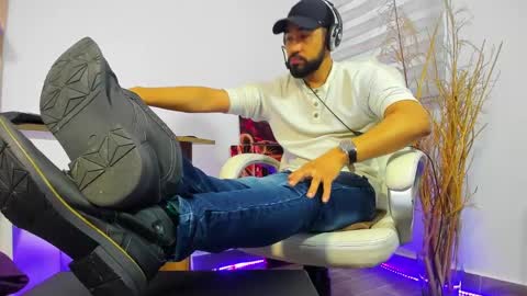 ALESSANDRO  WYE online show from 1, 12, 2024