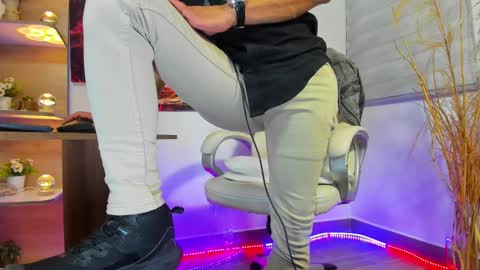 ALESSANDRO  WYE online show from 31, 1, 2025