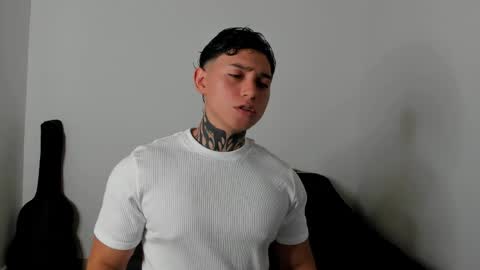 Snapshot of alessandro_wolf chatting on 5, 5, 2026 Alessandro online show from 5, 5, 2026