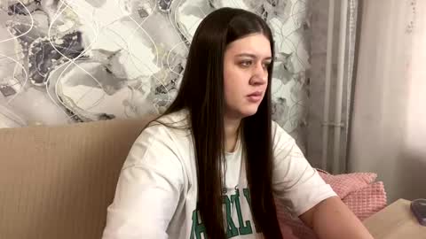 Aletta Oushen online show from 4, 3, 2025