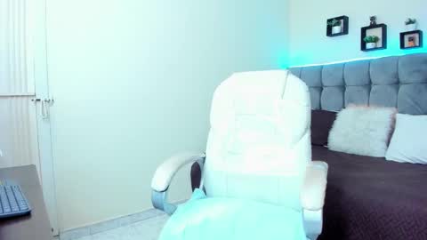 alex online show from 1, 2, 2025