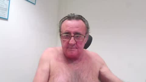 Snapshot of alex_fetishplayer chatting on 6, 1, 2025 Alex online show from 6, 1, 2025