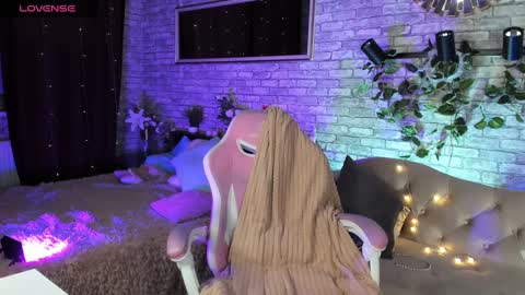 alex_howell online show from 10, 1, 2025