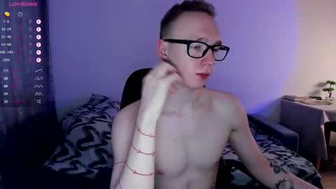 Snapshot of alex_silent chatting on 8, 3, 2025 alex_silent online show from 8, 3, 2025