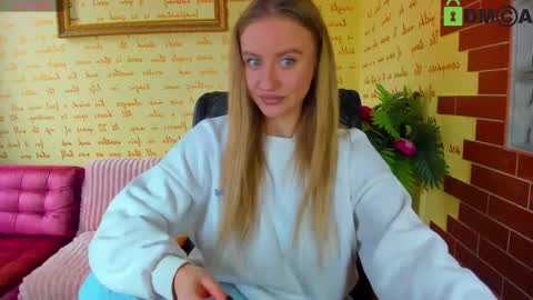 Snapshot of alexa_glory chatting on 12, 11, 2025 Alexa online show from 12, 11, 2025