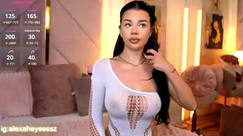 Snapshot of alexaheyess chatting on 18, 6, 2026 Alexa online show from 18, 6, 2026
