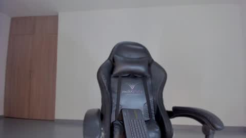 Alexandra Castillo online show from 17, 1, 2025