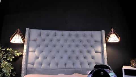 Snapshot of alexamora__ chatting on 8, 10, 2025 C A M I L A  online show from 8, 10, 2025