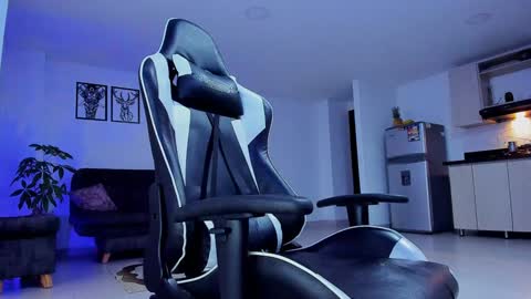 Snapshot of alexander_collin_ chatting on 4, 12, 2024 Alex Collin online show from 4, 12, 2024