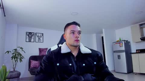 Snapshot of alexander_collin_ chatting on 8, 1, 2025 Alex Collin online show from 8, 1, 2025