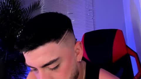 Snapshot of alexander_diiaz chatting on 13, 10, 2025 Alexander Diaz online show from 13, 10, 2025