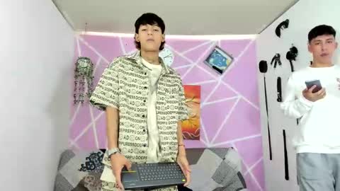 chicos hot online show from 1, 2, 2025