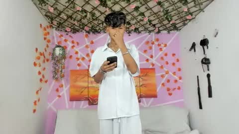 chicos hot online show from 24, 2, 2025