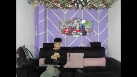 chicos hot online show from 9, 4, 2026