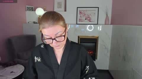 Snapshot of alexandra_kind chatting on 1, 2, 2025 Alexandra online show from 1, 2, 2025