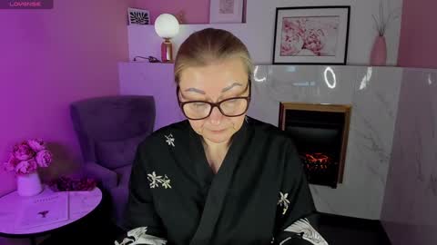 Snapshot of alexandra_kind chatting on 4, 2, 2025 Alexandra online show from 4, 2, 2025