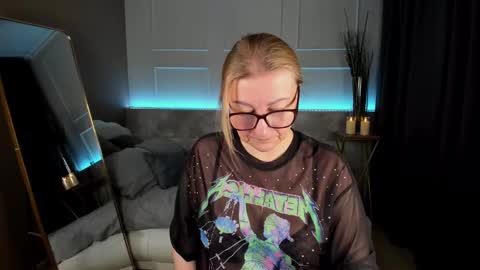 Snapshot of alexandra_kind chatting on 19, 2, 2025 Alexandra online show from 19, 2, 2025