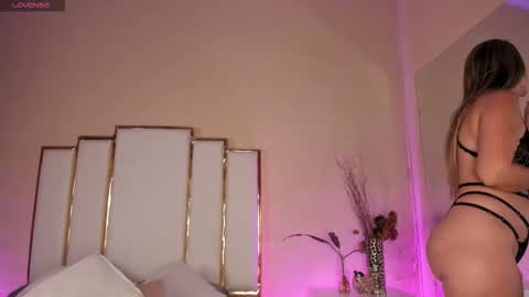 alexandraa_gomez online show from 25, 11, 2025