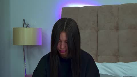 AlexandraBloom online show from 8, 11, 2025