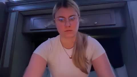 Alexis Danielle online show from 18, 9, 2025