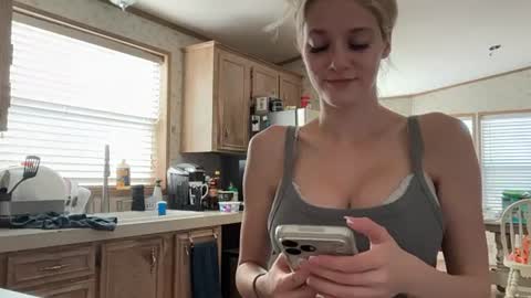 Snapshot of alexispaige06 chatting on 14, 6, 2026 alexispaige06 online show from 14, 6, 2026
