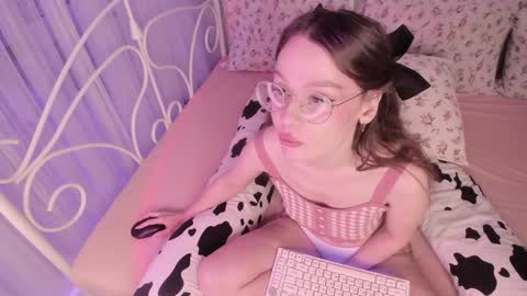 Snapshot of alice_kinky_girl chatting on 13, 12, 2024 Alice online show from 13, 12, 2024