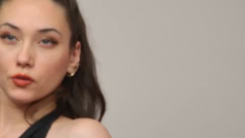 Snapshot of alice_munro chatting on 5, 1, 2025 AliceMunro online show from 5, 1, 2025