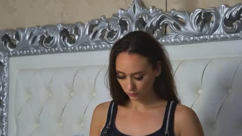 Snapshot of alice_munro chatting on 15, 9, 2025 AliceMunro online show from 15, 9, 2025