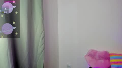 Snapshot of alice_next_door_ chatting on 5, 10, 2025 Alice online show from 5, 10, 2025