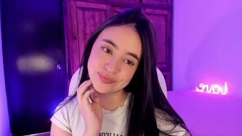 Snapshot of alicee_2 chatting on 2, 12, 2024 Aliceee  ..   97YP9VWGZHrefnav wishlist lists 1 online show from 2, 12, 2024