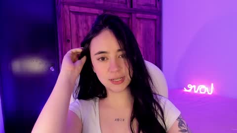 Snapshot of alicee_2 chatting on 10, 12, 2024 Aliceee  ..   97YP9VWGZHrefnav wishlist lists 1 online show from 10, 12, 2024