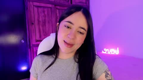 Snapshot of alicee_2 chatting on 19, 12, 2024 Aliceee  ..   97YP9VWGZHrefnav wishlist lists 1 online show from 19, 12, 2024